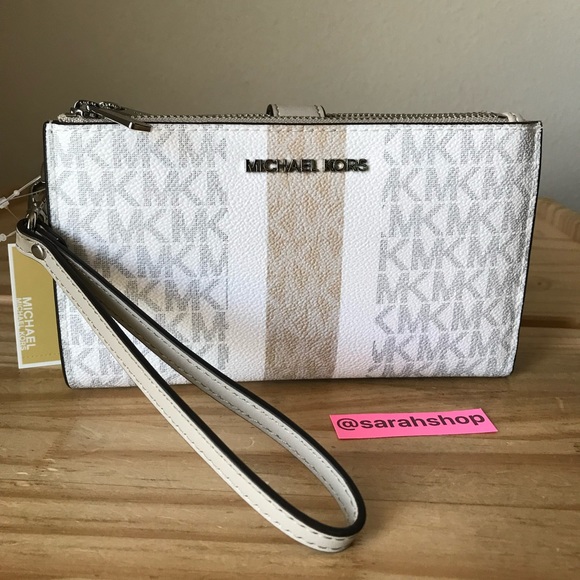 Michael Kors wallet🎈🎈 - Picture 1 of 7
